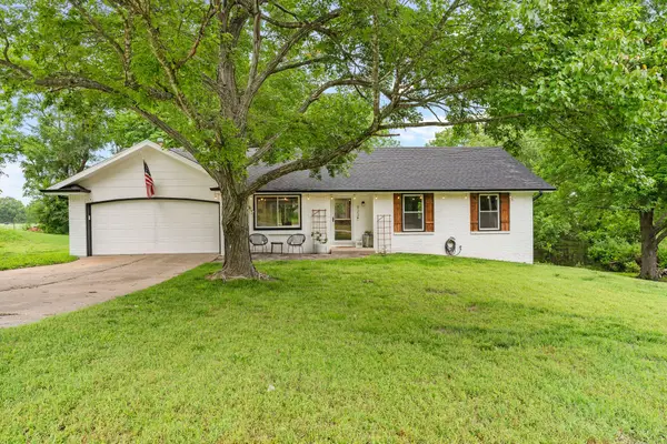 923 E Bluff Drive, Springfield, MO 65803