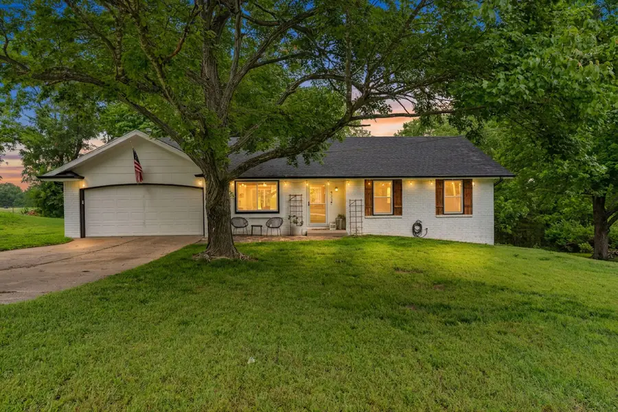 923 E Bluff Drive, Springfield, MO 65803 - #2