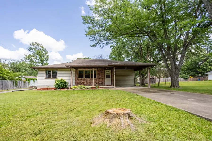 804 N Canton Avenue, Bolivar, MO 65613 - #3