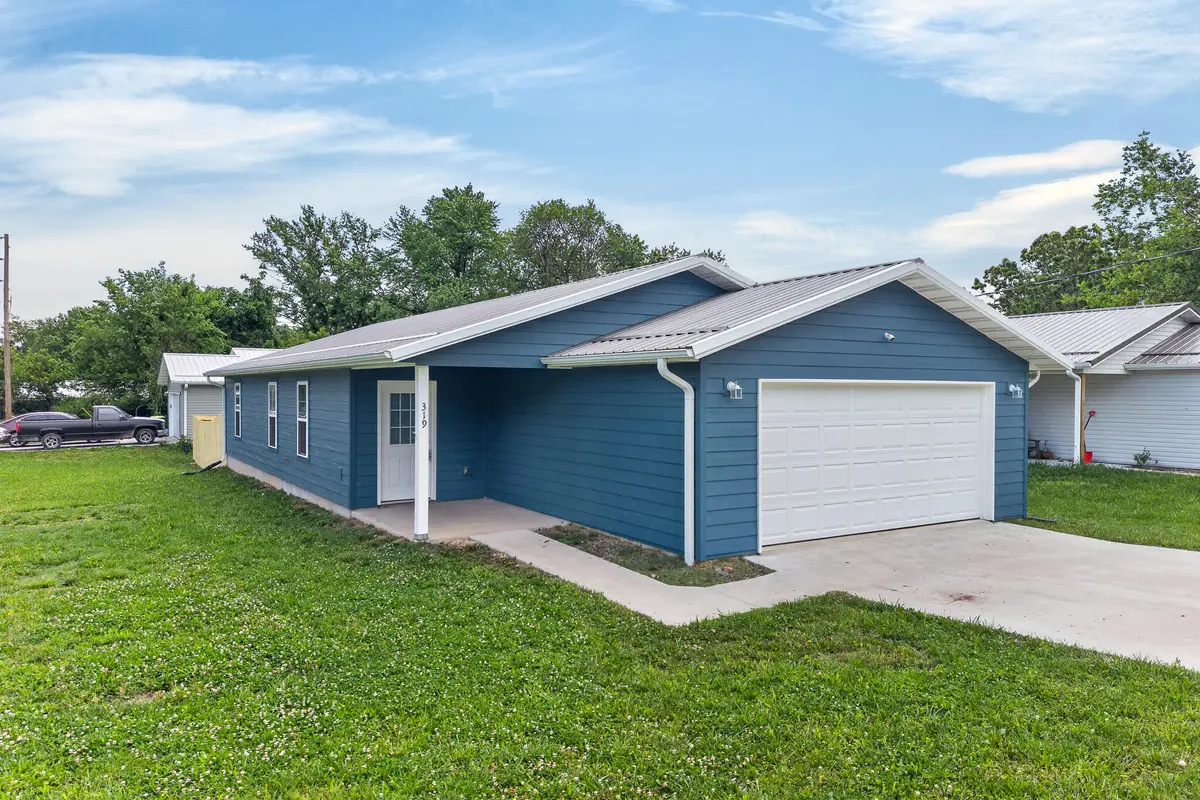 319 W Bedford Street, Marshfield, MO 65706 - #1
