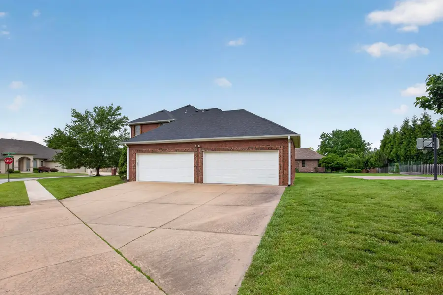 1427 Ridgecrest Street E, Springfield, MO 65804 - #2