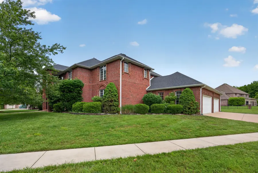 1427 Ridgecrest Street E, Springfield, MO 65804 - #3