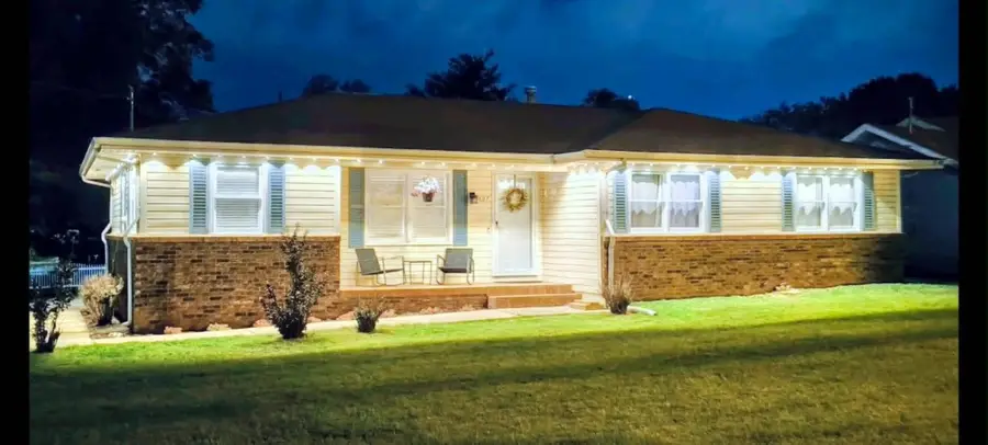 427 S Orchard Crest Avenue, Springfield, MO 65802 - #2