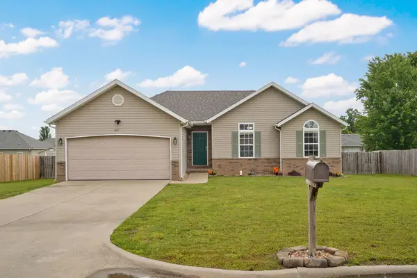 410 E Magnolia Court, Strafford, MO 65757