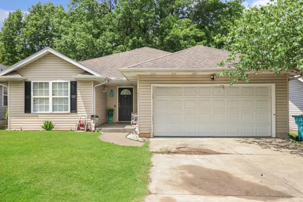 1631 N Burton Avenue, Springfield, MO 65803