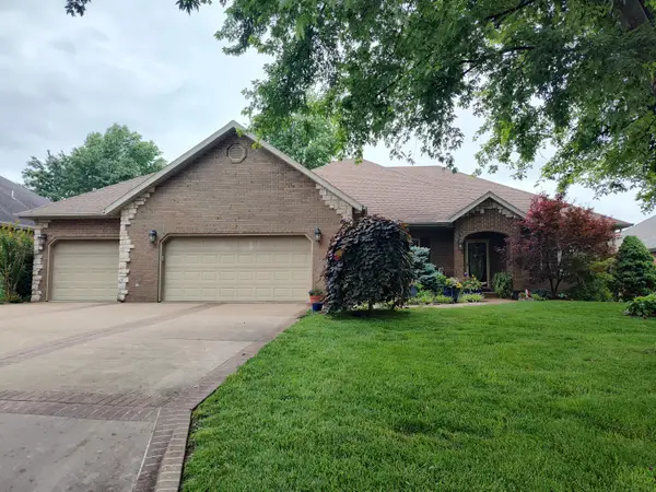 607 N Persimmon Drive, Nixa, MO 65714