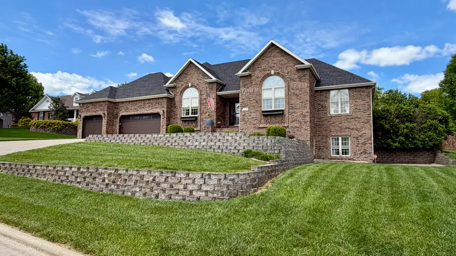2711 W Executive Circle, Ozark, MO 65721 - #2