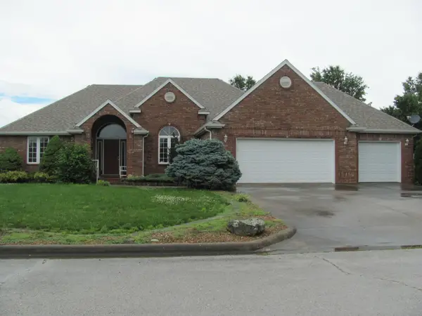 1401 S Georgia Drive, Bolivar, MO 65613