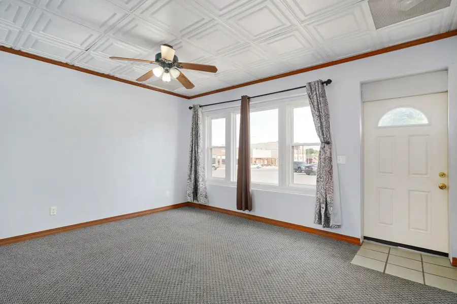 107 E Dallas Street, Mount Vernon, MO 65712 - #3