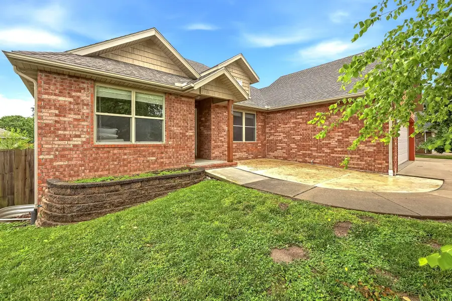 200 N Meadowlark Drive, Willard, MO 65781 - #2