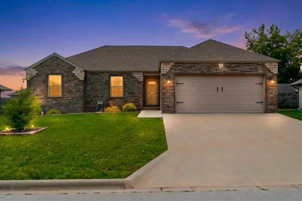 2414 E Mission Street, Republic, MO 65738