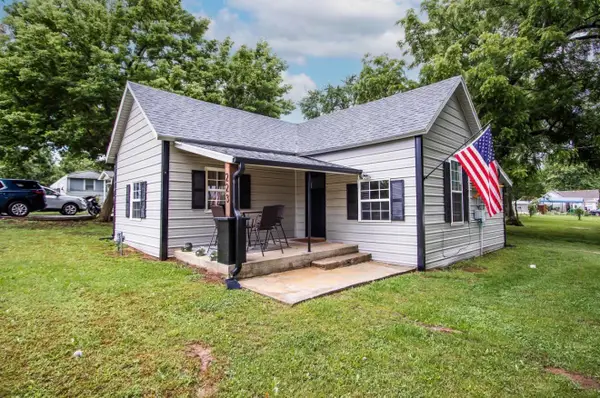 223 E Cleveland Avenue, Walnut Grove, MO 65770