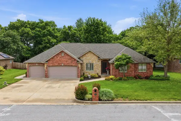 1420 S Charles Place, Bolivar, MO 65613