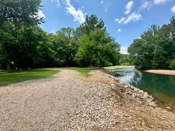 18550 Cr 106 E, Eminence, MO 65466