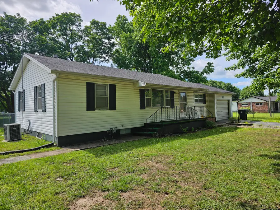1115 S Carnation Drive, Aurora, MO 65605 - #2