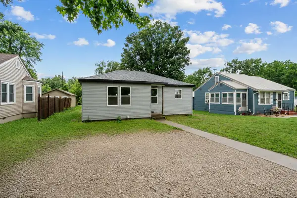 1003 S Rinker Avenue, Aurora, MO 65605