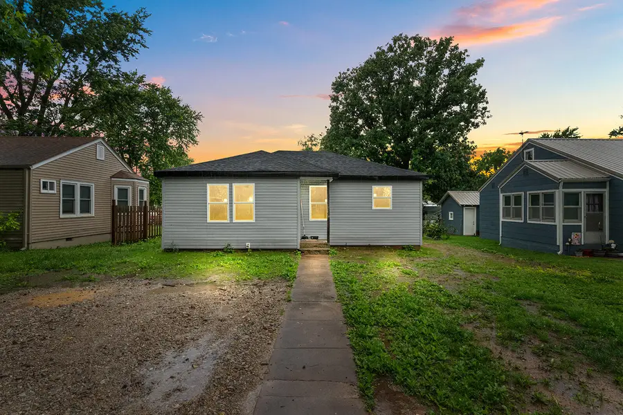 1003 S Rinker Avenue, Aurora, MO 65605 - #2