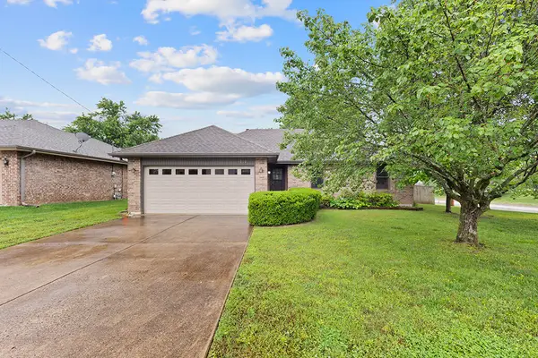3090 W Village Terrace, Springfield, MO 65810