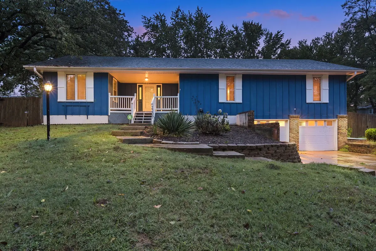 2207 E Cardinal Street, Springfield, MO 65804 - #1