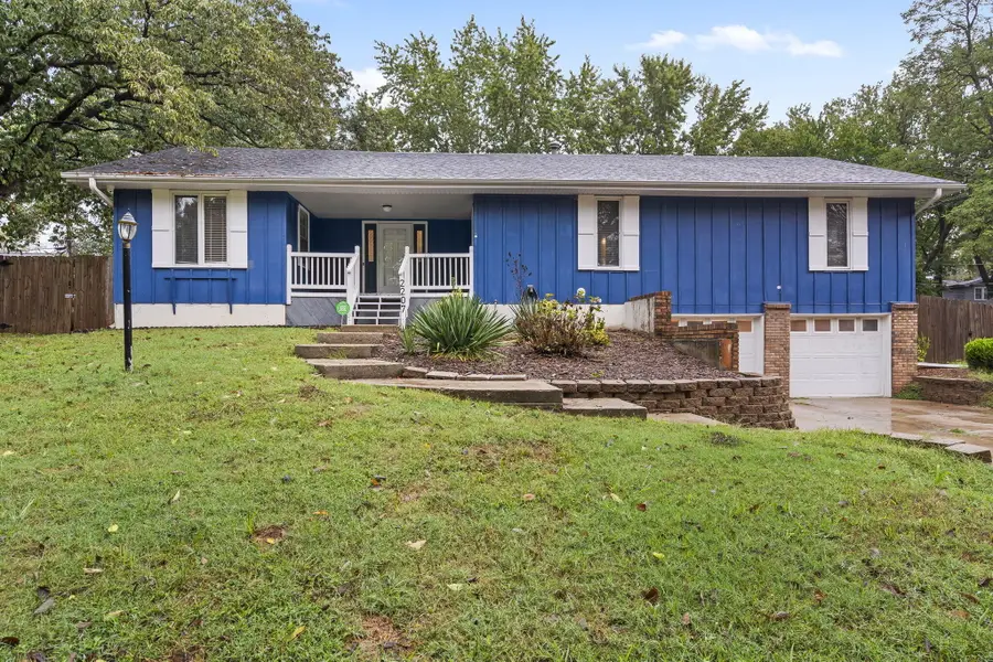 2207 E Cardinal Street, Springfield, MO 65804 - #2