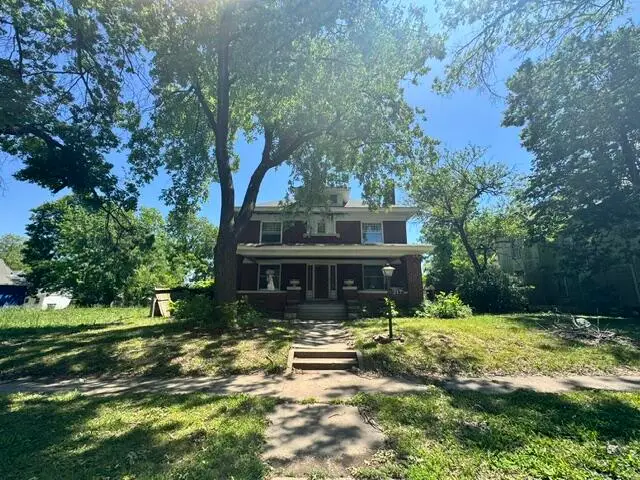 217 N Pearl Avenue, Joplin, MO 64801 - #2