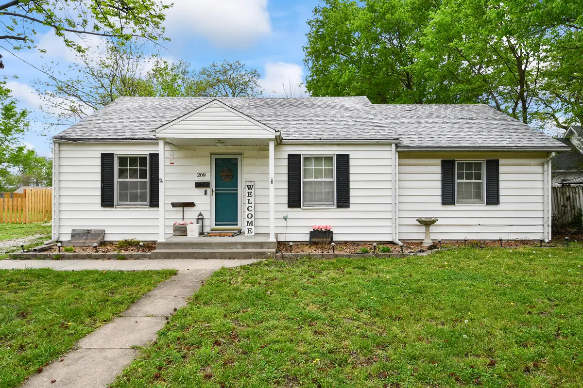 209 E Summit Street, Bolivar, MO 65613 - #1
