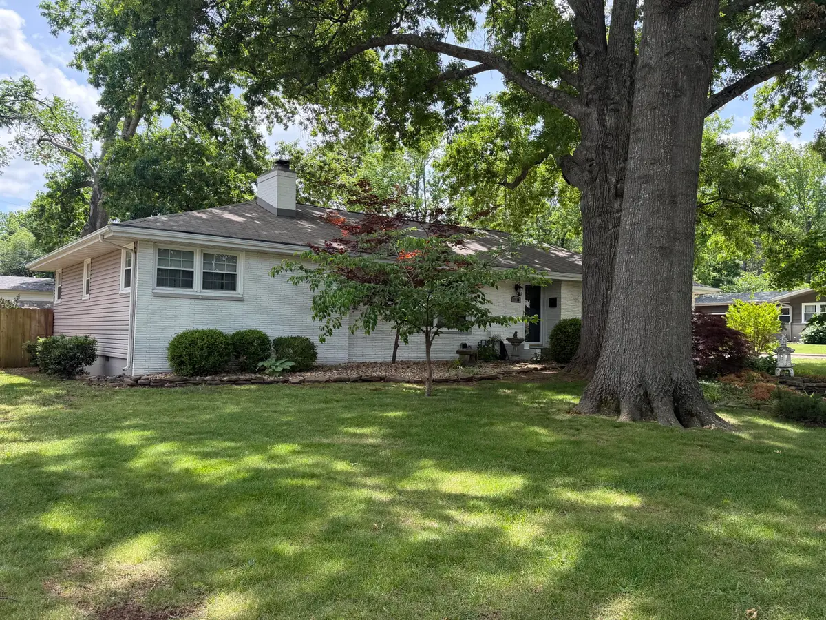 1910 E Greenwood Street, Springfield, MO 65804 - #1
