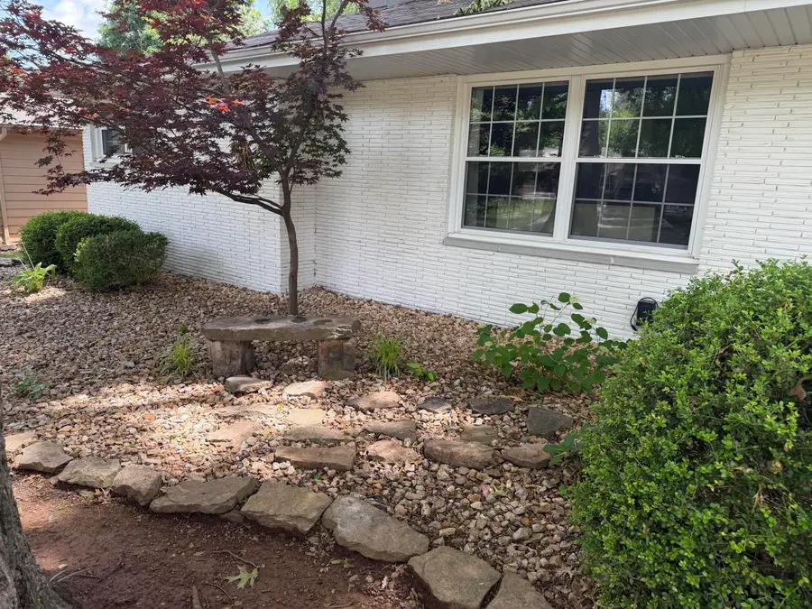 1910 E Greenwood Street, Springfield, MO 65804 - #3