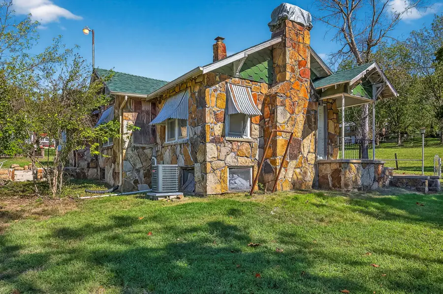 2463 W Farm Rd 76, Springfield, MO 65803 - #2