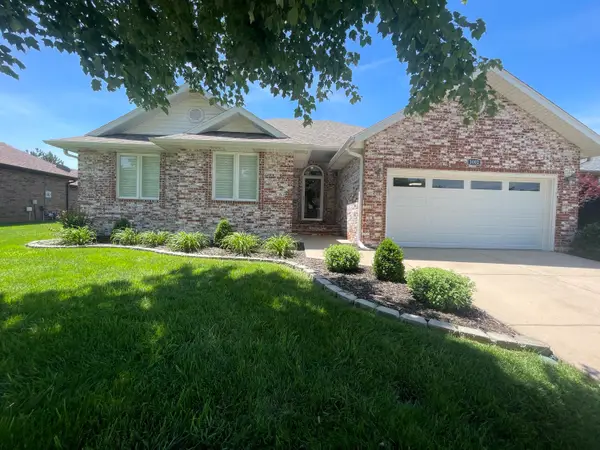 1002 E Nottingham Lane, Springfield, MO 65810