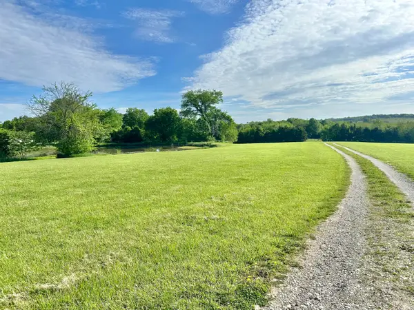520 E 340 Road, Humansville, MO 65674