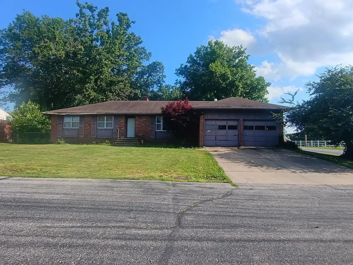 505 Valley View Drive, Mount Vernon, MO 65712 - #1