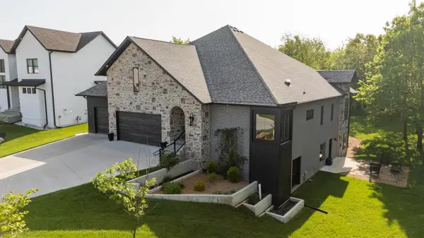 200 N Blarney Court, Nixa, MO 65714
