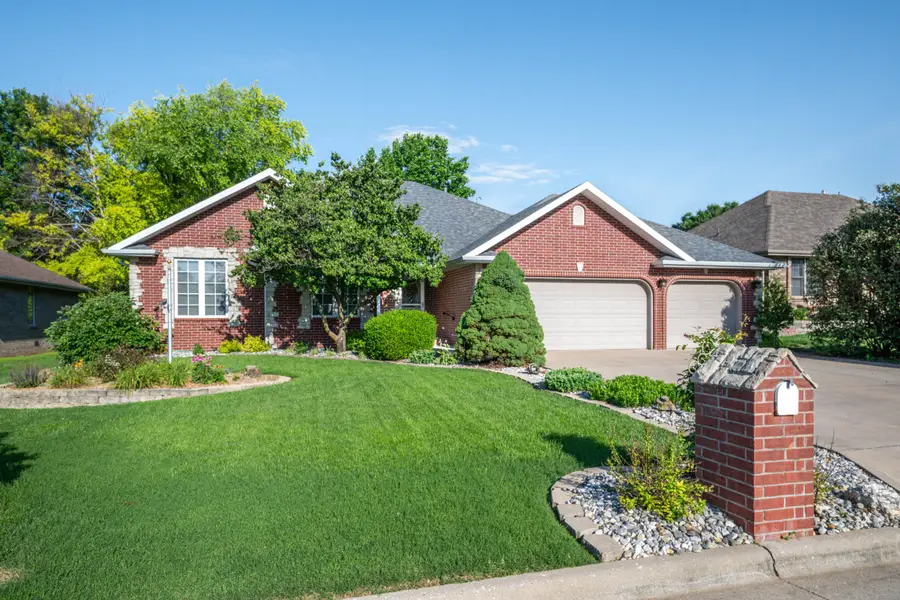 2437 S April Avenue, Springfield, MO 65807 - #2