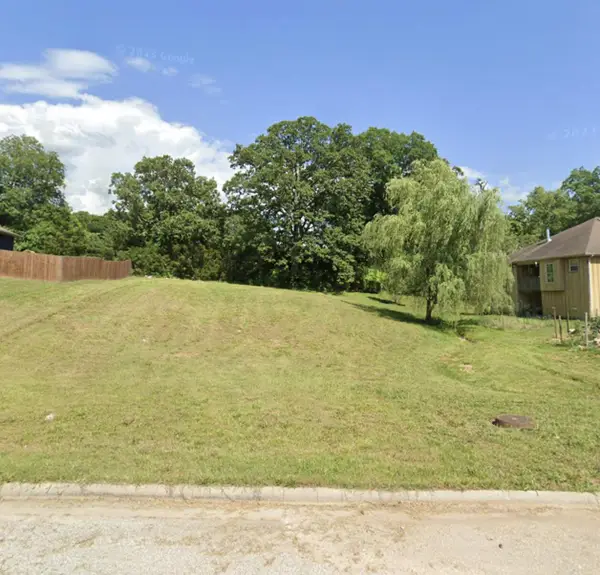 970 S S 21st Avenue, Ozark, MO 65721