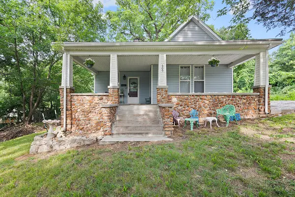 609 S College Street, Neosho, MO 64850