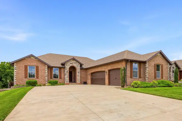 5825 S Cottonwood Drive, Battlefield, MO 65619