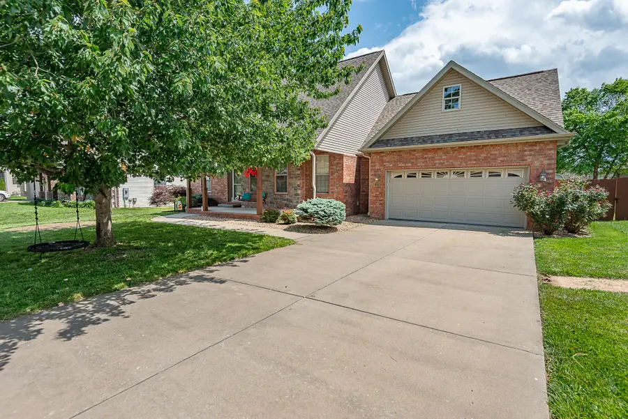 1006 E Cobblestone Drive, Ozark, MO 65721 - #2
