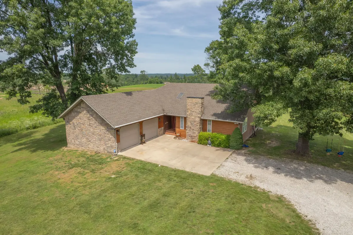 305 Mcfarland Avenue, Cassville, MO 65625 - #1