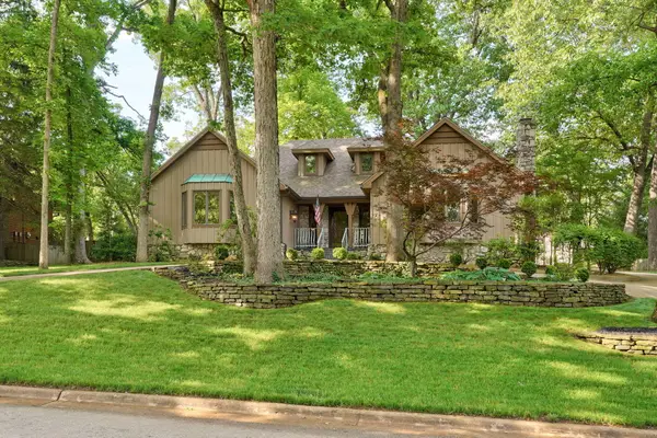 4220 E Whitehall Drive, Springfield, MO 65809