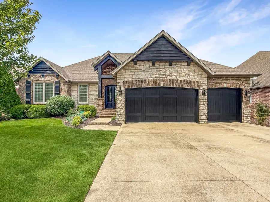 827 E Beaufort Street, Nixa, MO 65714 - #2