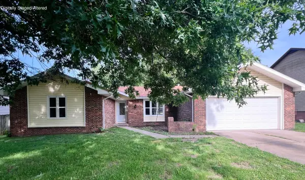 3852 S Hillcrest Avenue, Springfield, MO 65807