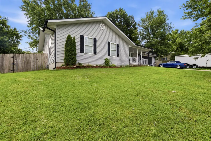 512 N Dill Street, Marshfield, MO 65706 - #2