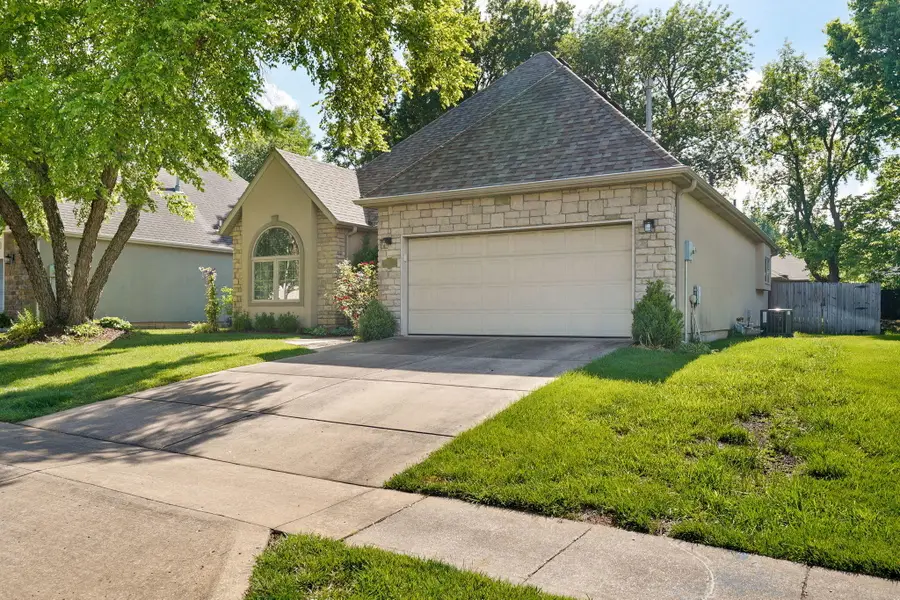 1113 S Carriage Avenue, Springfield, MO 65809 - #2
