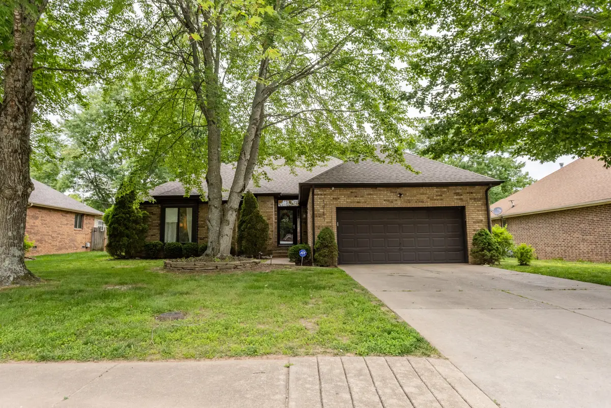 1917 S Forrest Heights Avenue, Springfield, MO 65809 - #1