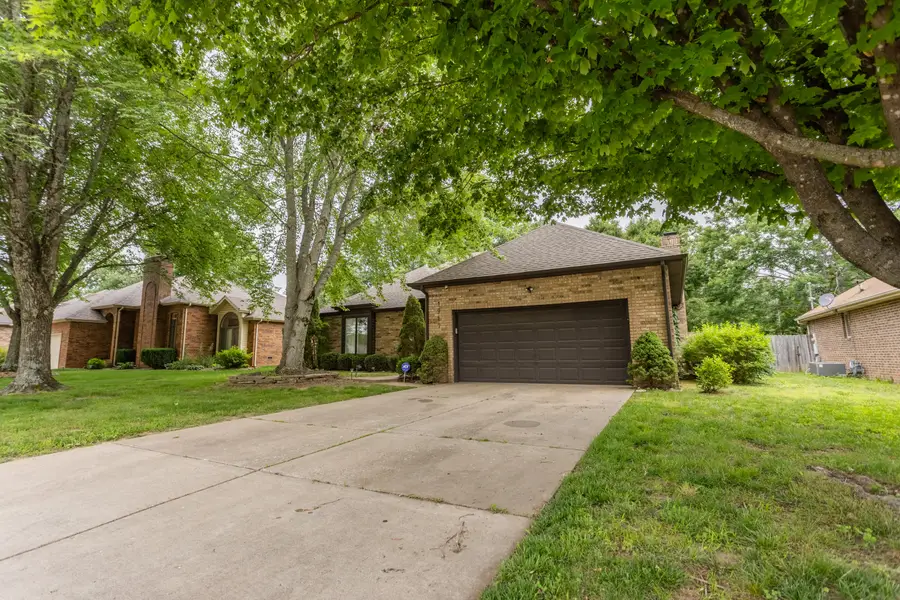 1917 S Forrest Heights Avenue, Springfield, MO 65809 - #2