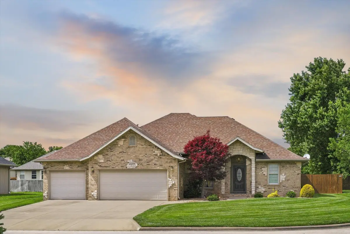2009 E Warwick Drive, Ozark, MO 65721 - #1