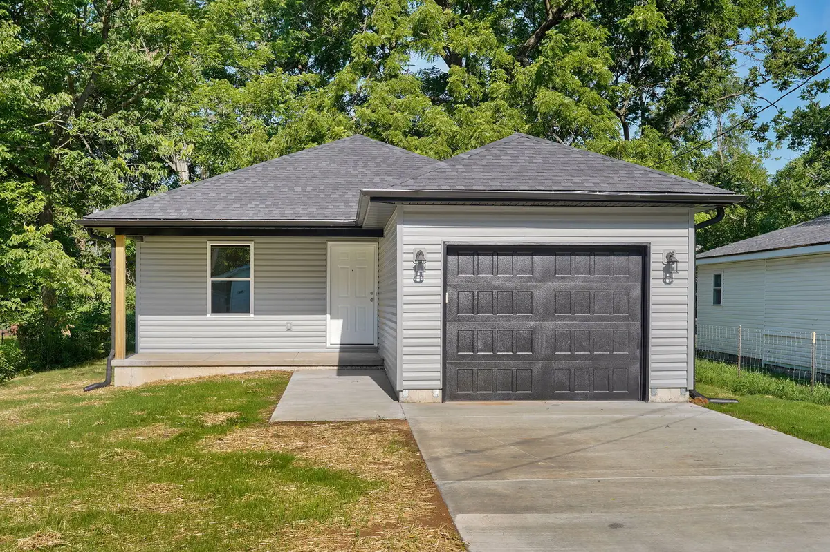 1815 N Tyler Avenue, Springfield, MO 65802 - #1