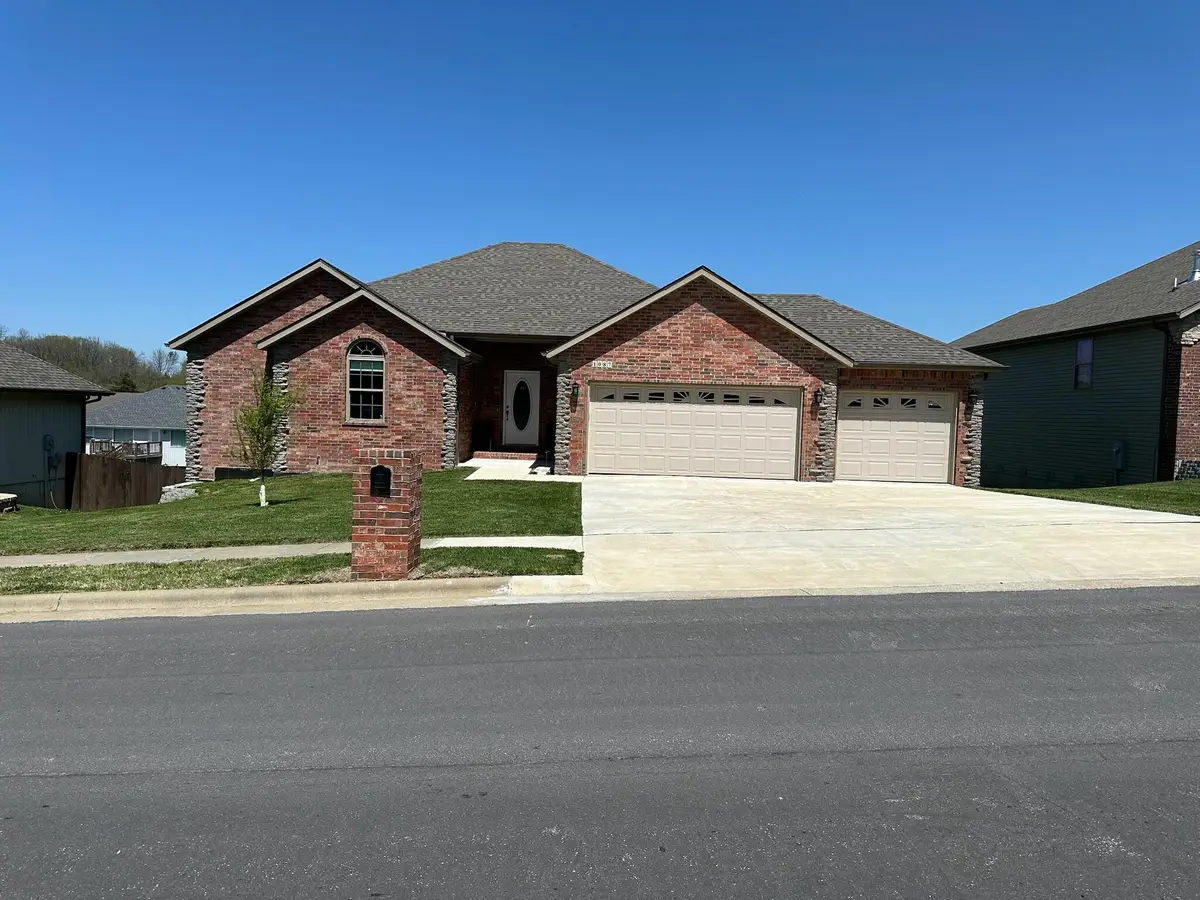 1087 E Daisy Falls Drive, Nixa, MO 65714 - #1