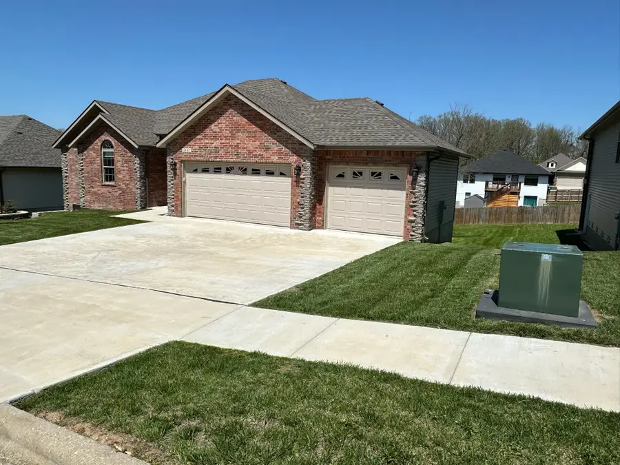 1087 E Daisy Falls Drive, Nixa, MO 65714 - #3